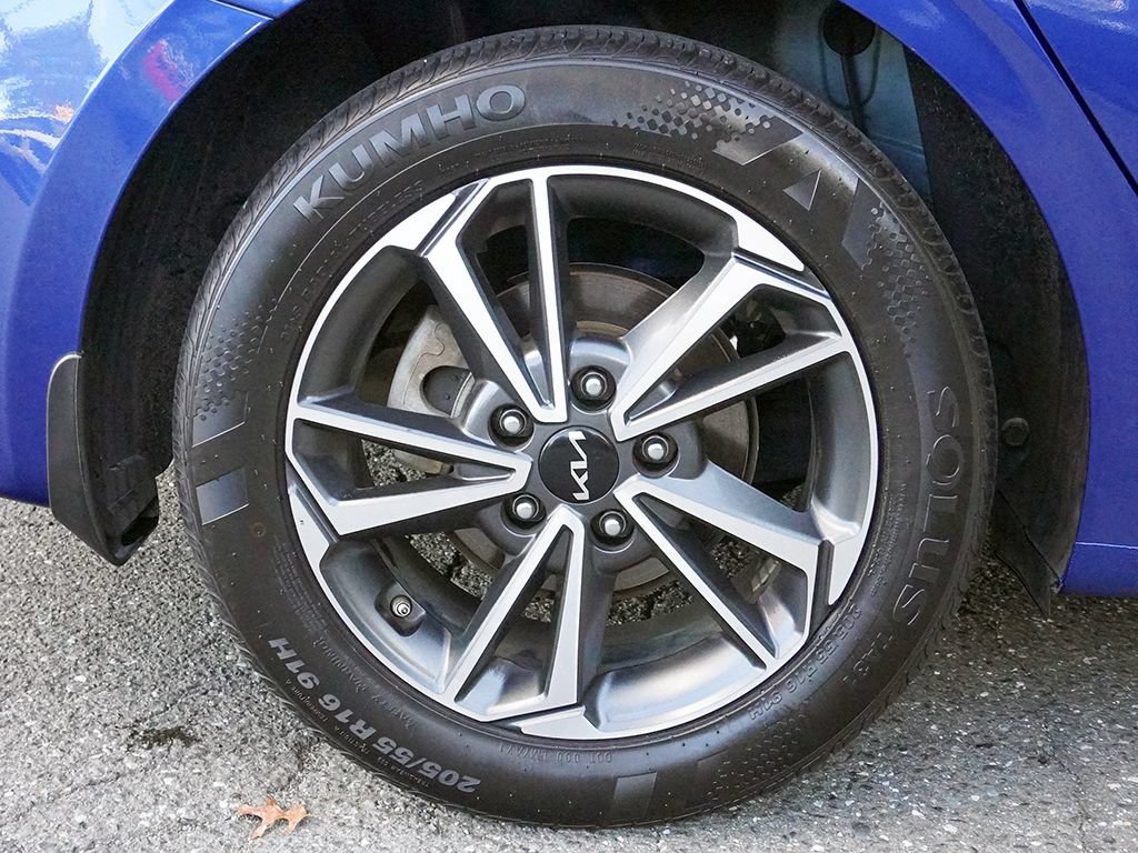 Used 2022 Kia Forte LXS FWD image 17