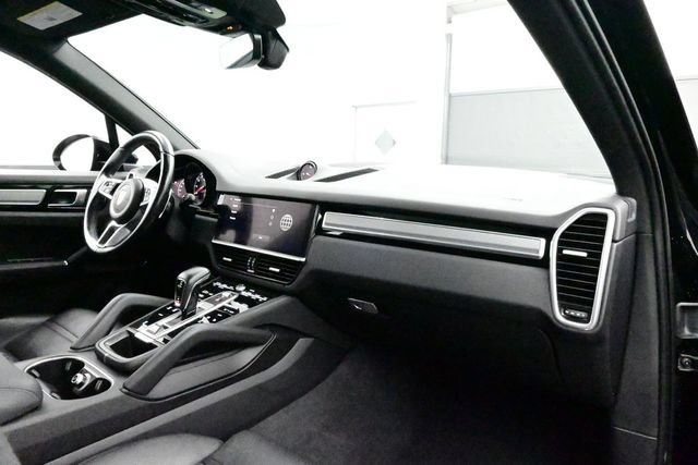 Certified 2022 Porsche Cayenne Platinum Edition AWD/4WD image 16