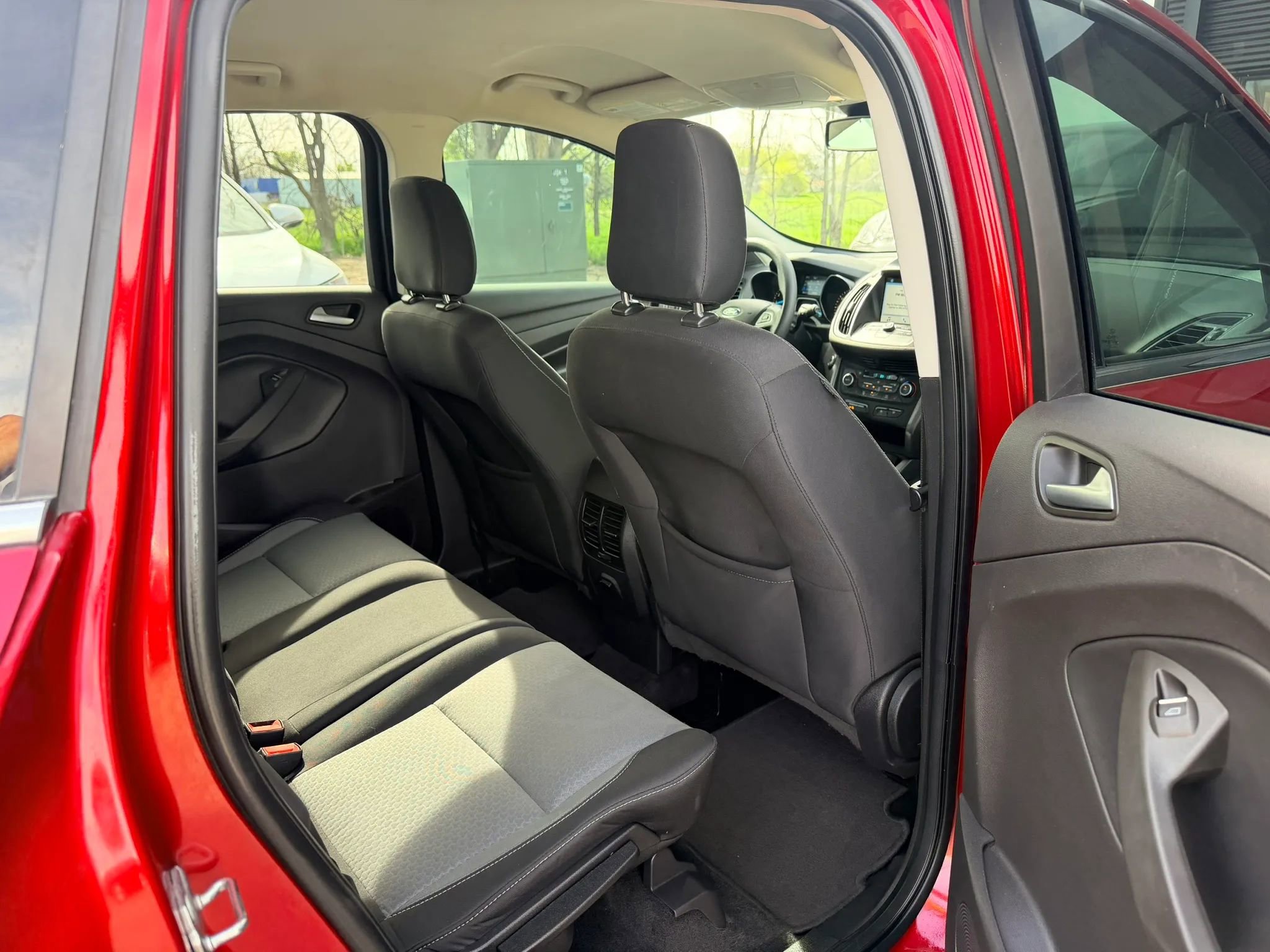 Used 2019 Ford Escape SE image 17