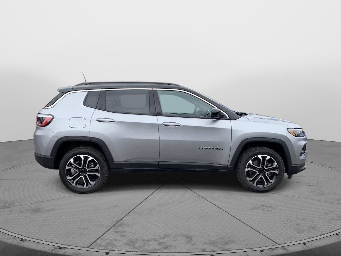 Used 2023 Jeep Compass Limited image 2