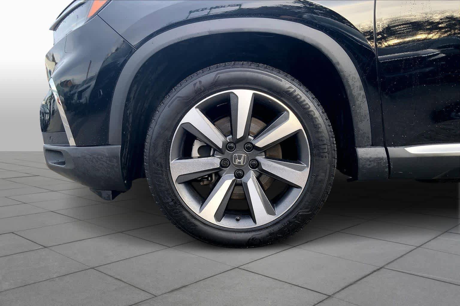 Used 2023 Honda Pilot Touring image 11