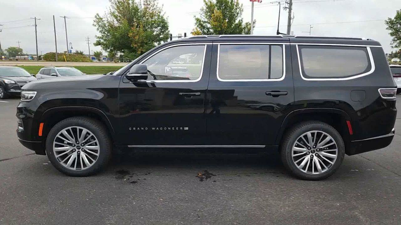 New 2023 Jeep Grand Wagoneer Series III w/ HD Trailer Tow Package AWD/4WD image 6