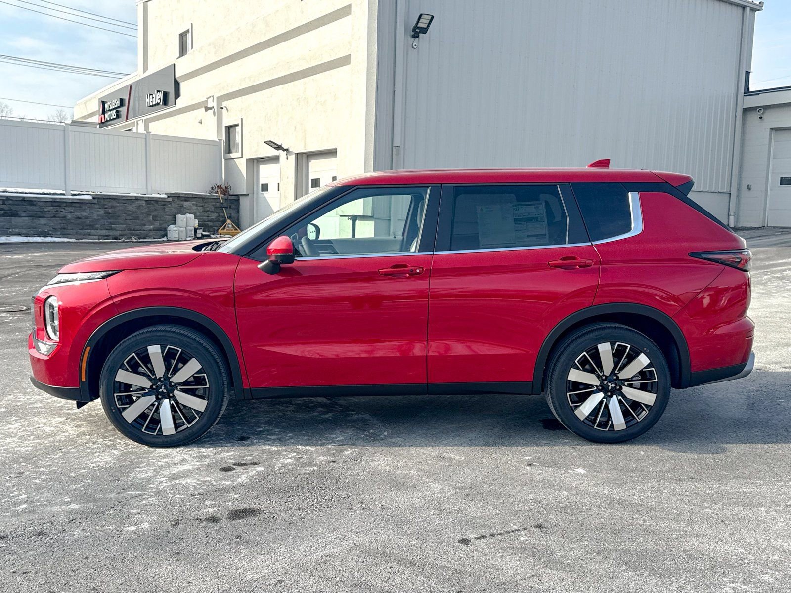 New 2026 Mitsubishi Outlander SE image 4