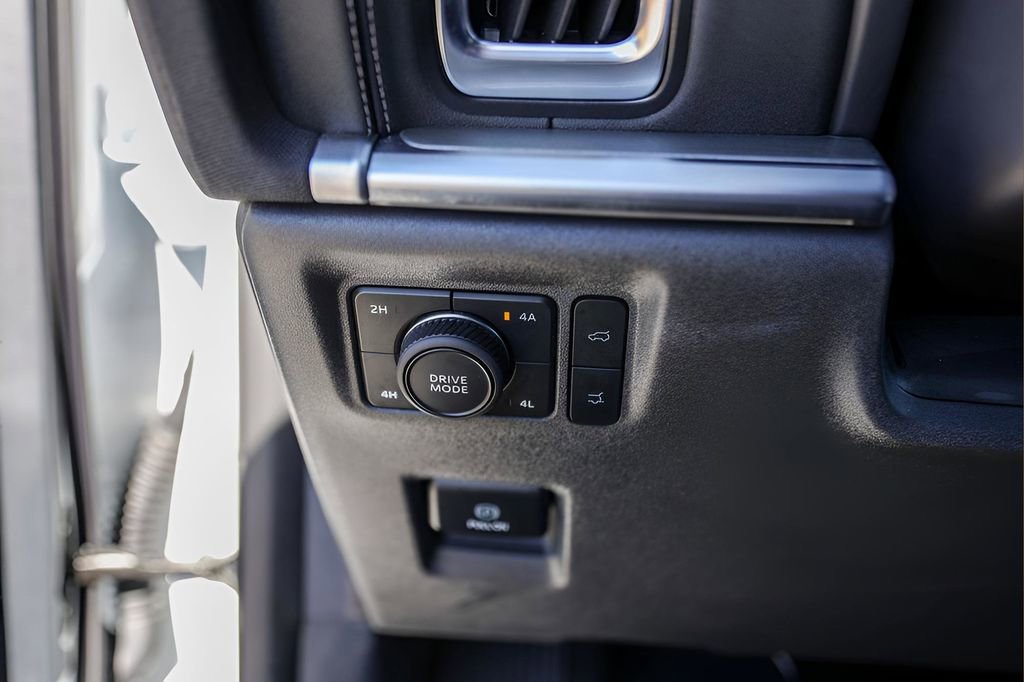 Used 2025 Ford Expedition Platinum image 16