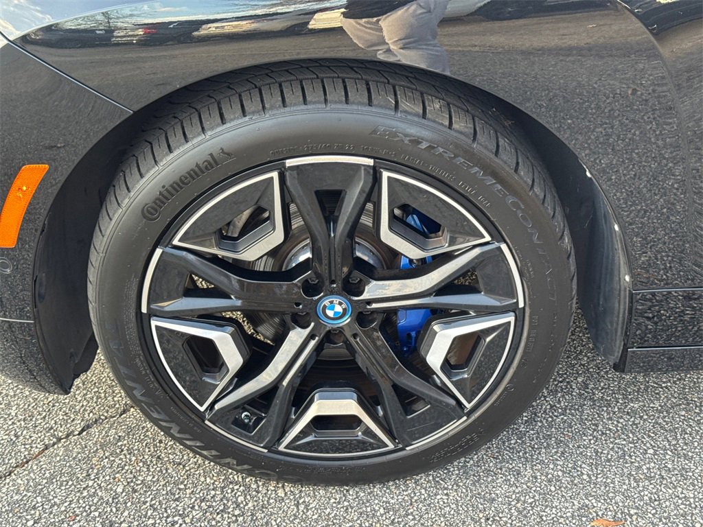 Used 2023 BMW iX xDrive50 w/ Premium Package image 11