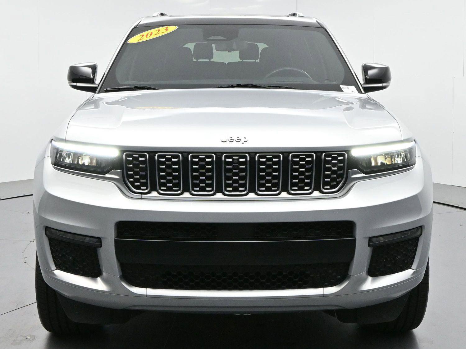 Used 2023 Jeep Grand Cherokee L Summit image 2