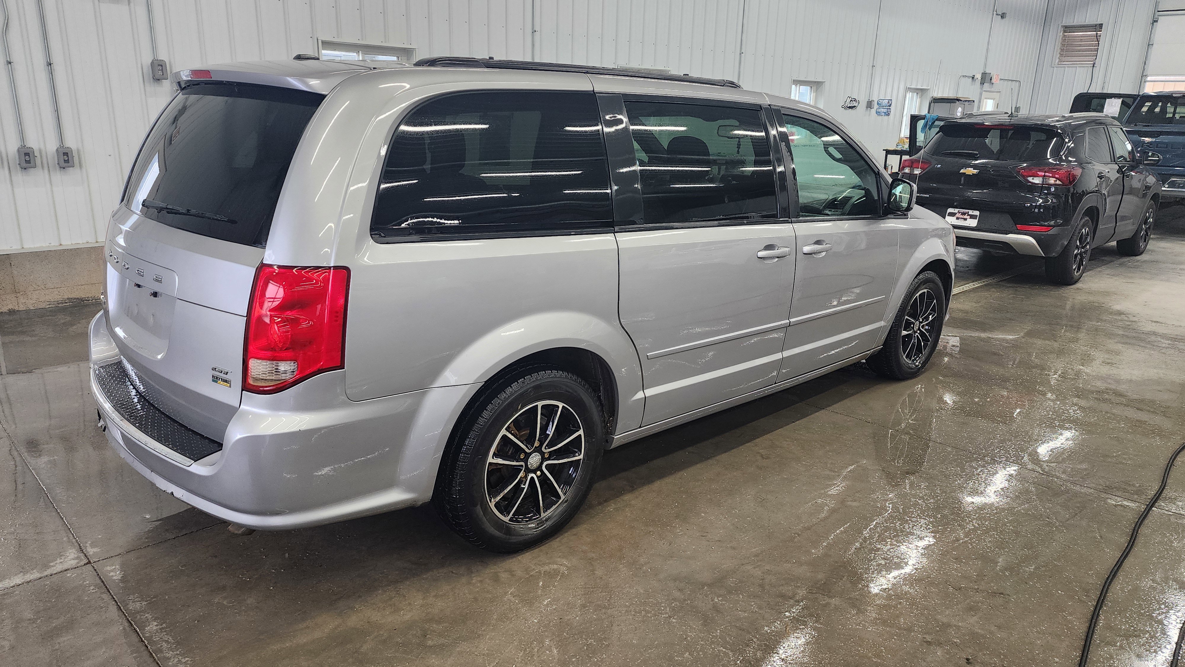 Used 2017 Dodge Grand Caravan GT image 4