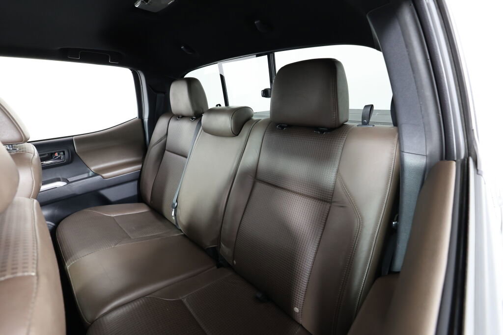 Used 2016 Toyota Tacoma Limited w/ Towing Package RWD image 15