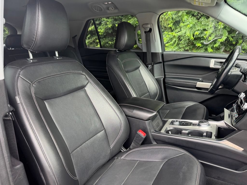 Used 2021 Ford Explorer Limited w/ Equipment Group 301A AWD/4WD image 13