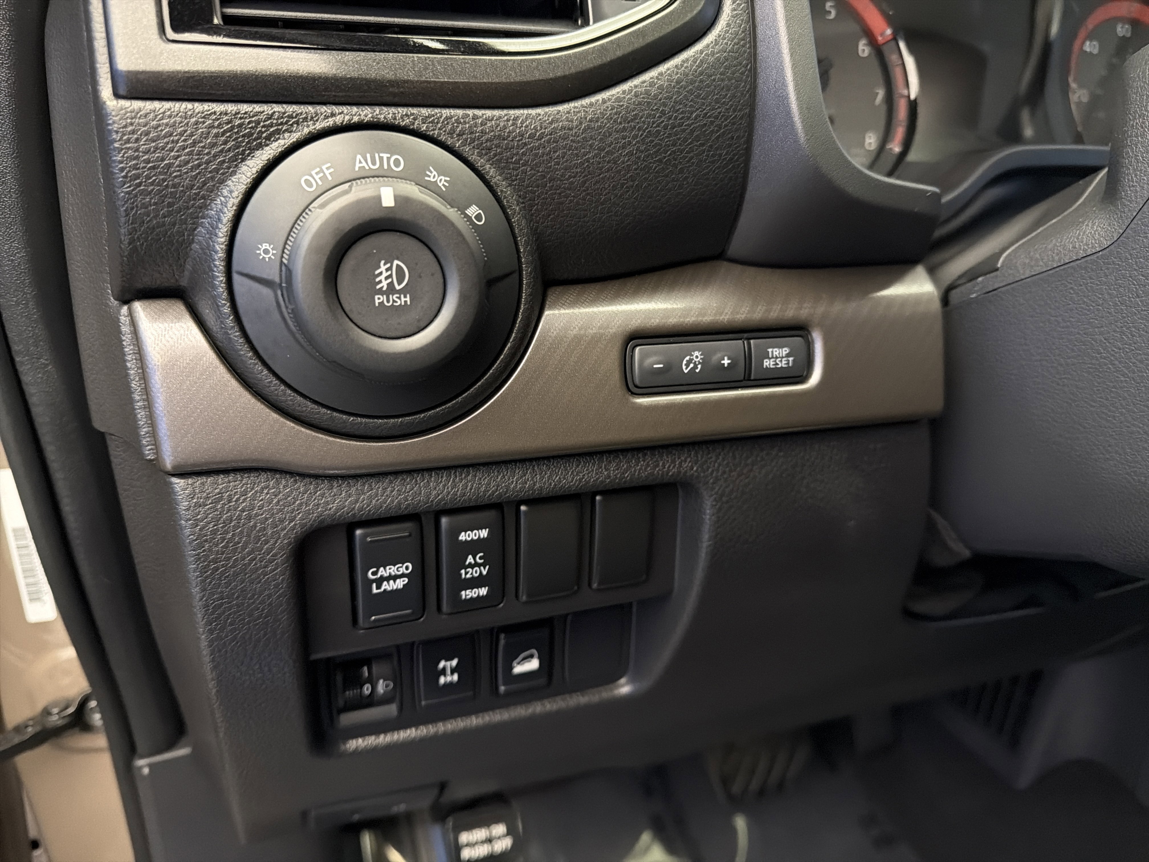 Used 2023 Nissan Titan PRO-4X w/ Pro-4x Convenience Package image 15