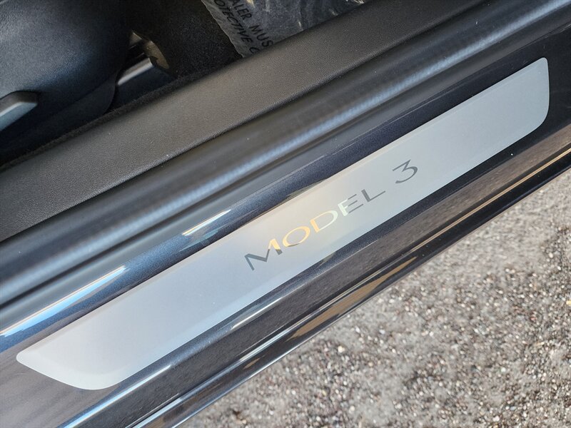 Used 2018 Tesla Model 3 Long Range RWD image 56