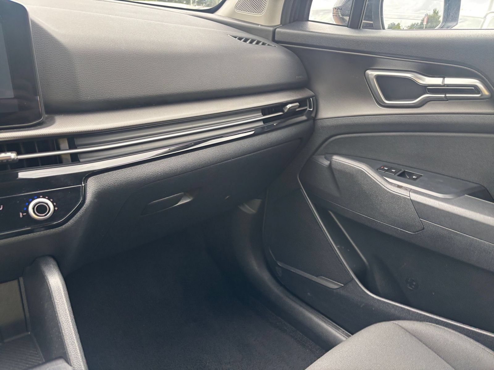 Used 2026 Kia Sportage LX FWD image 34