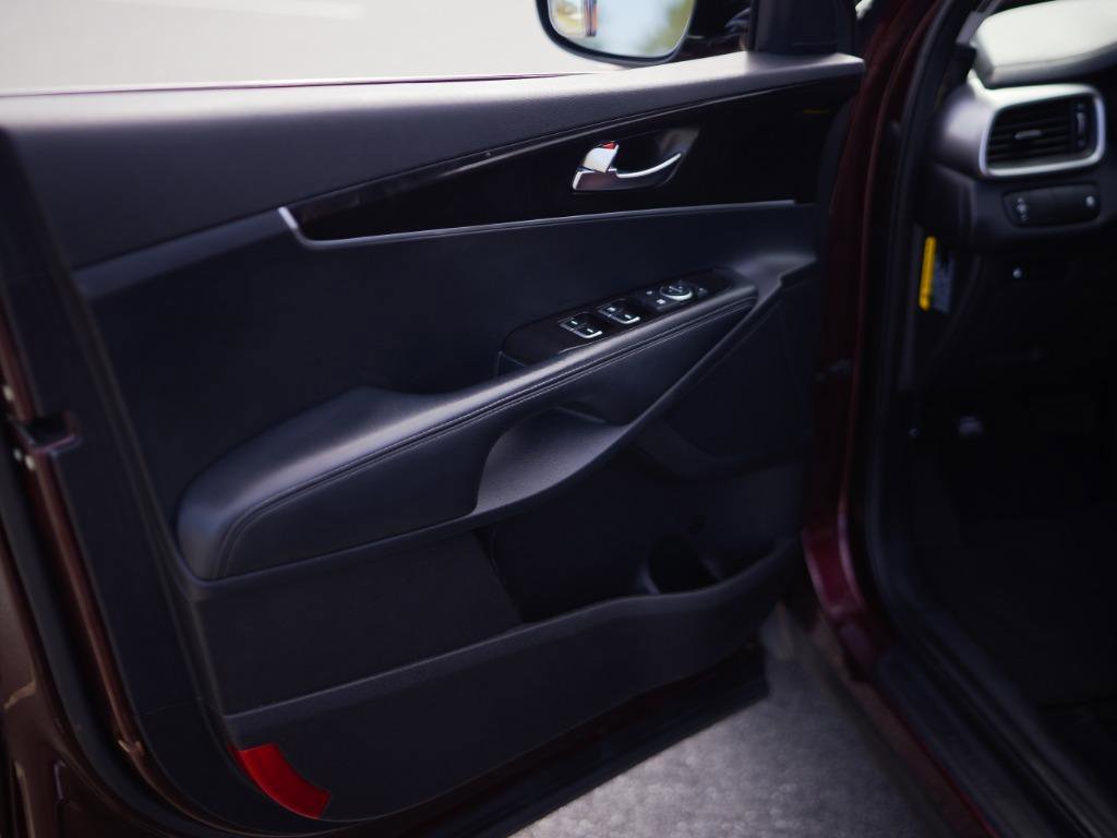 Used 2016 Kia Sorento LX w/ LX Convenience Package image 15