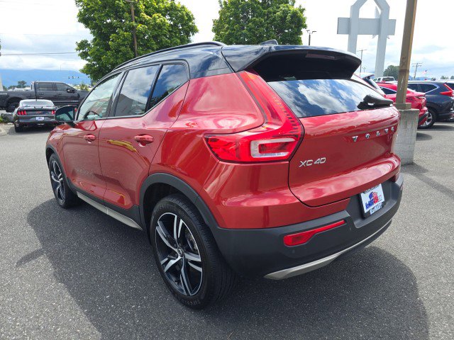 Used 2021 Volvo XC40 T5 R-Design image 6
