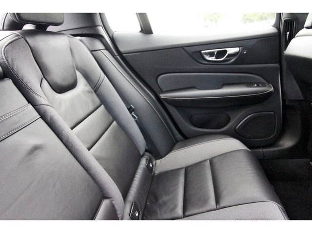 Used 2019 Volvo S60 T5 R-Design image 8