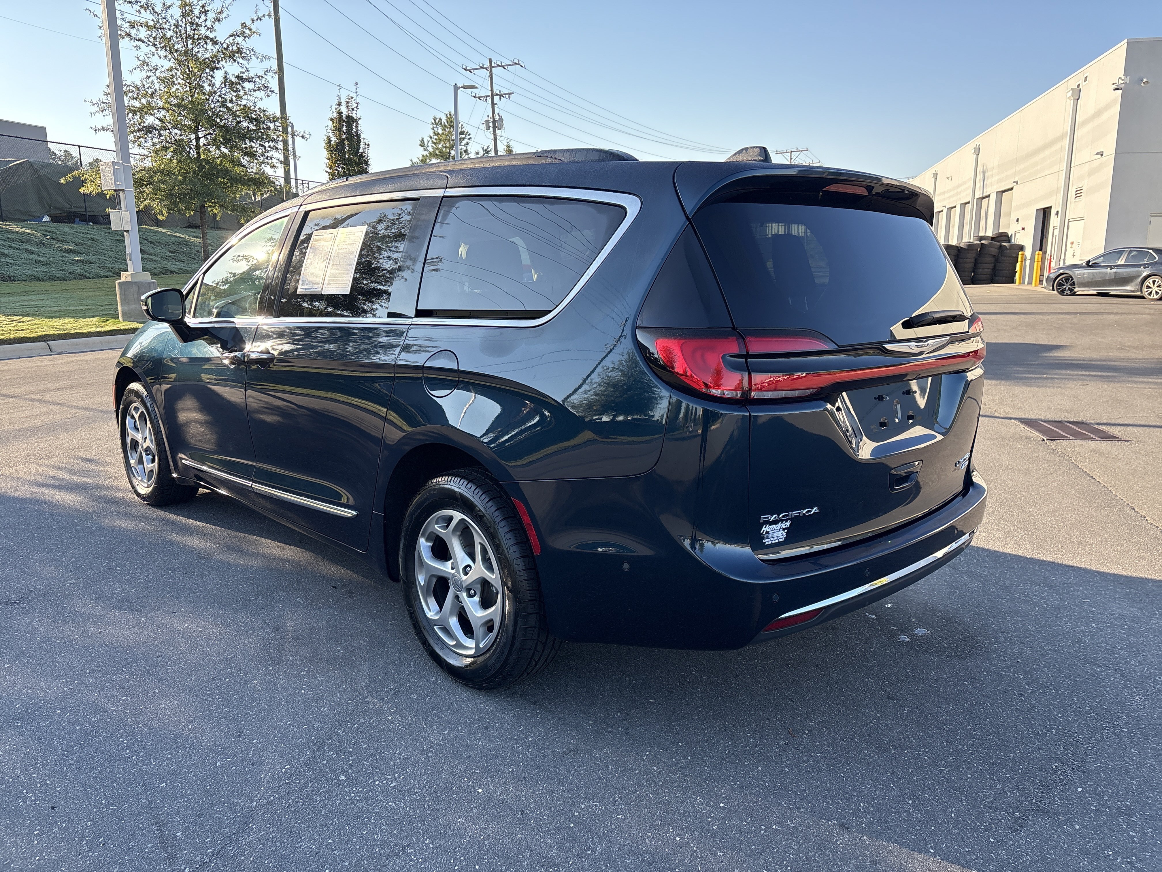 Used 2023 Chrysler Pacifica Limited w/ Uconnect Theater Family Group AWD/4WD image 7