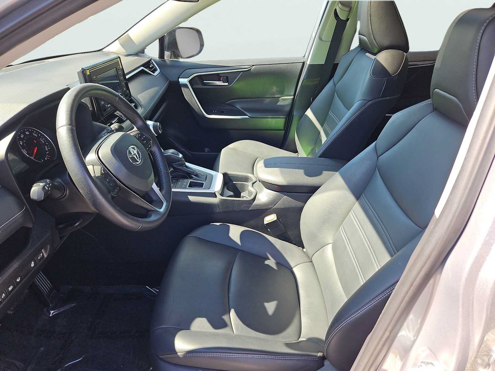Used 2021 Toyota RAV4 XLE Premium AWD/4WD image 33