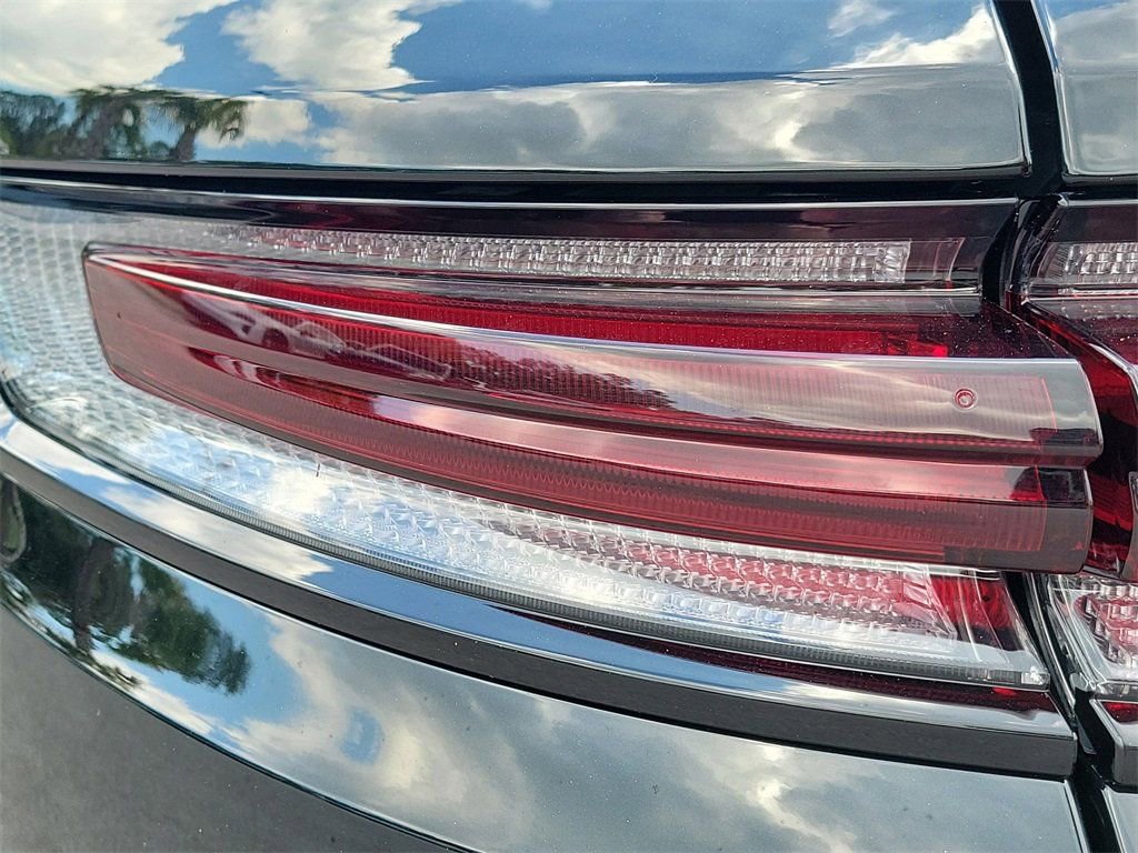 Certified 2025 Porsche Cayenne image 16