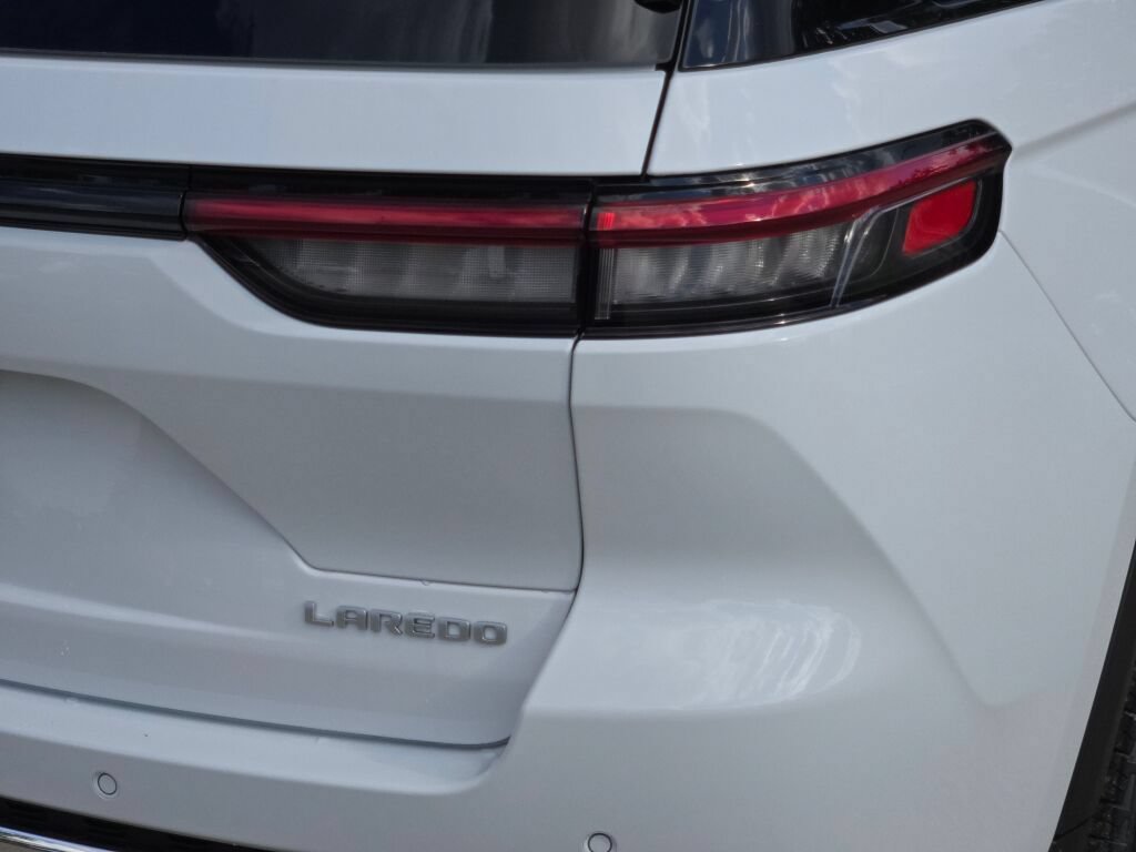 New 2026 Jeep Grand Cherokee Laredo AWD/4WD image 5