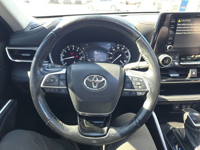 Used 2021 Toyota Highlander XLE FWD image 14