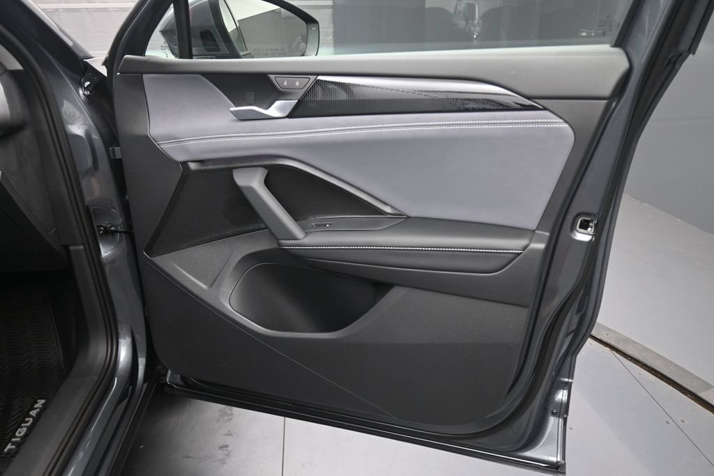 New 2026 Volkswagen Tiguan SE FWD image 26