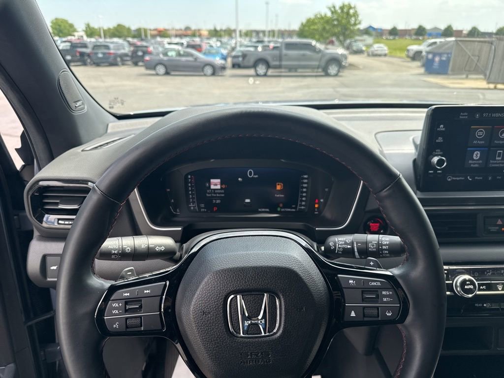 Certified 2025 Honda Pilot Black Edition image 13