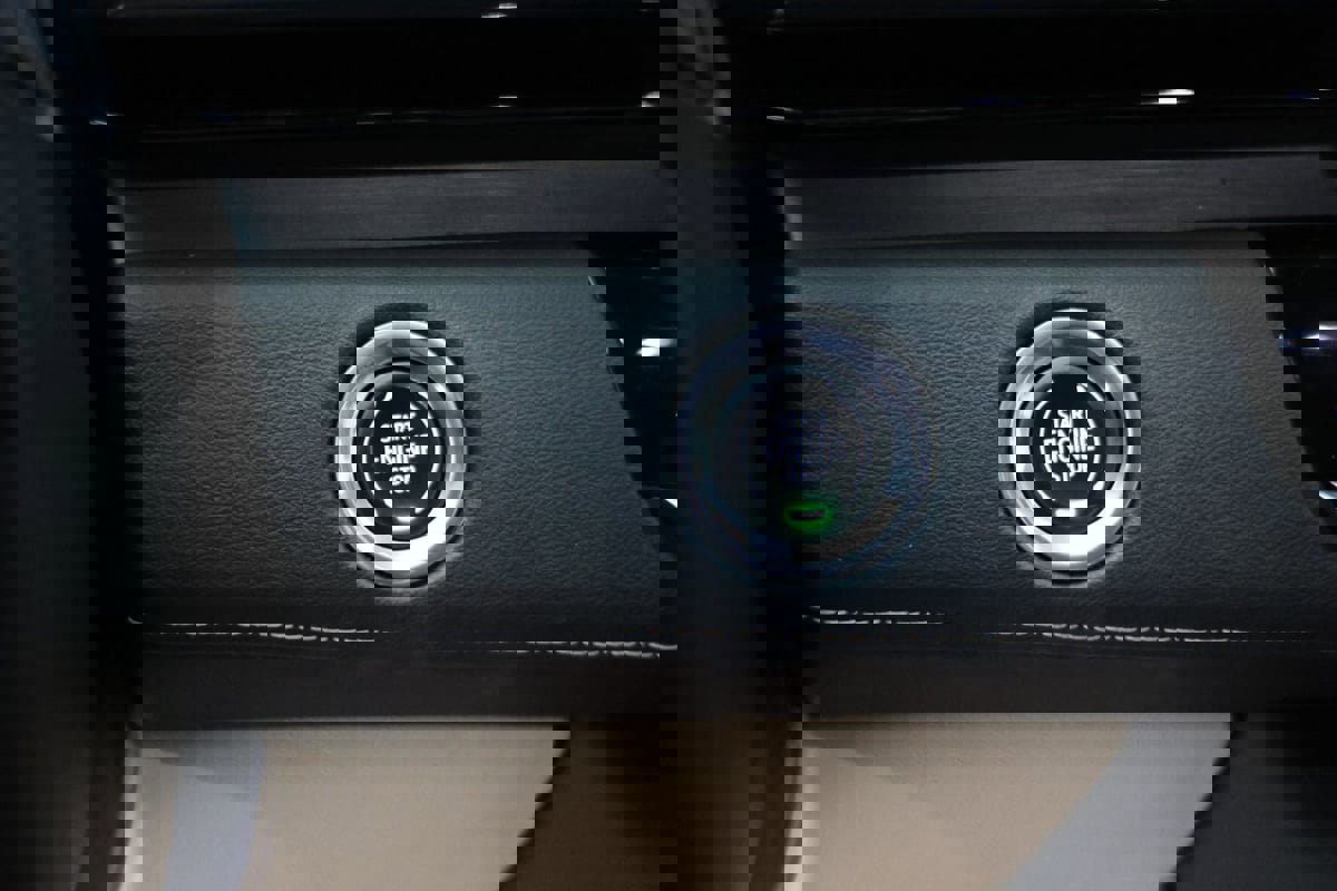 Used 2022 Cadillac Escalade ESV Premium Luxury w/ Performance Package image 18