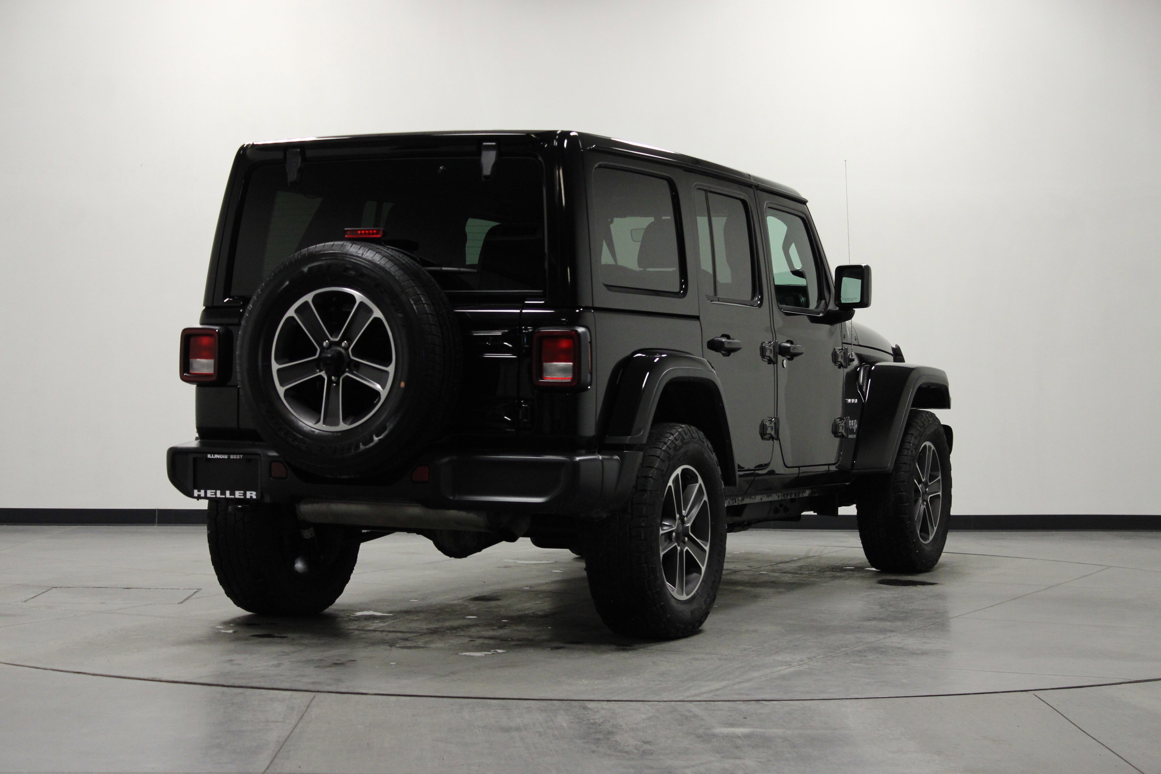 Used 2023 Jeep Wrangler Sahara AWD/4WD image 5