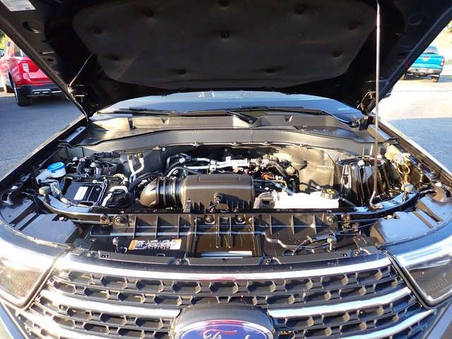 Certified 2022 Ford Explorer XLT w/ Equipment Group 202A image 15