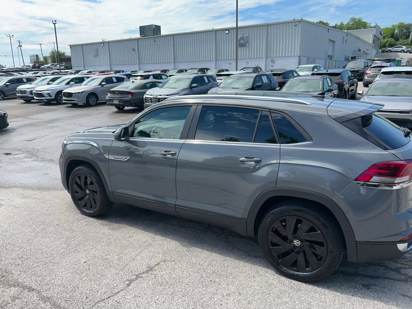 Used 2026 Volkswagen Atlas Cross Sport SE FWD image 9