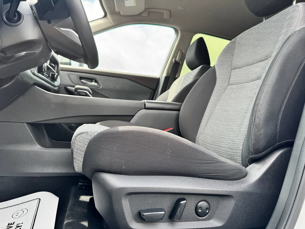 Used 2023 Nissan Rogue SV AWD/4WD image 17