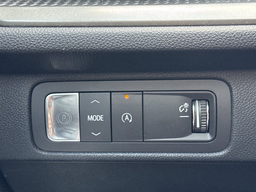 Used 2025 Chevrolet Traverse LT FWD image 29