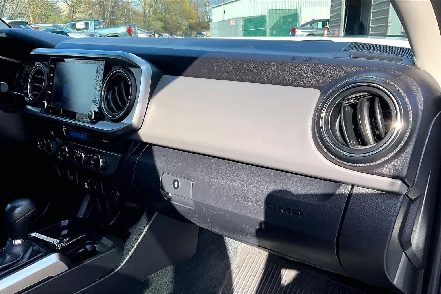 Used 2023 Toyota Tacoma SR5 AWD/4WD image 17