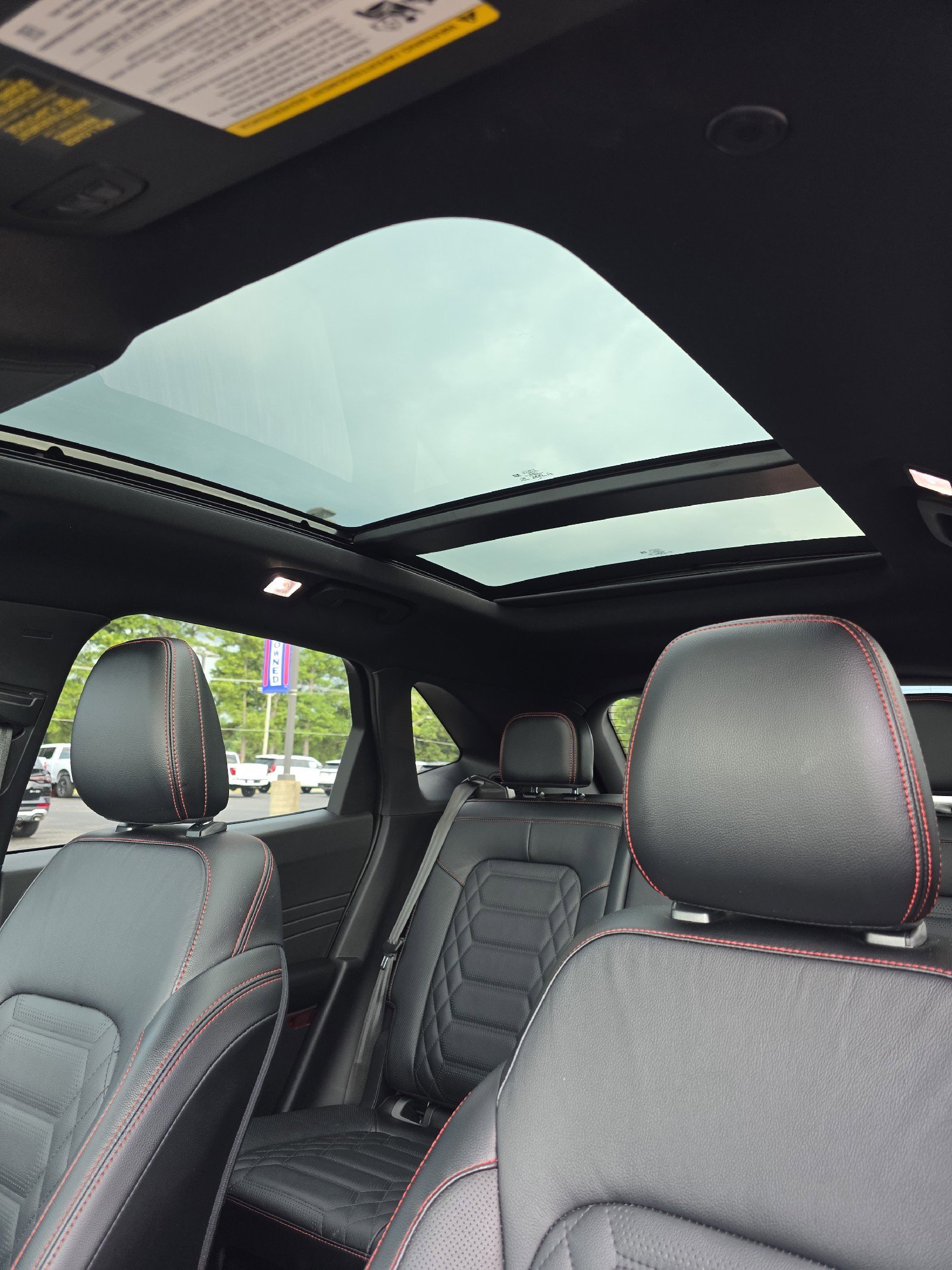 Used 2024 Ford Escape ST-Line Elite w/ Premium Technology Package image 17