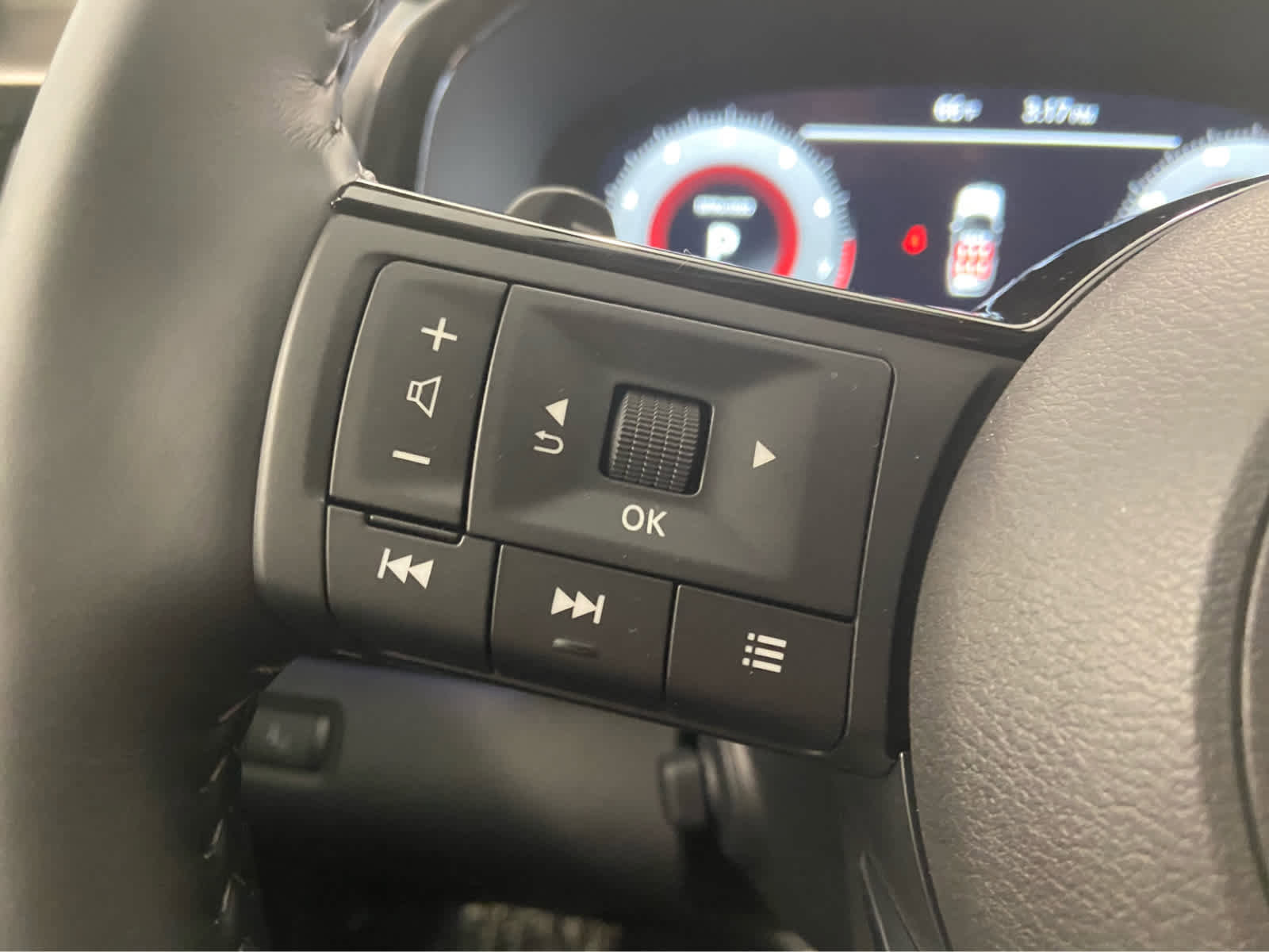 Used 2025 Nissan Pathfinder Platinum w/ Cargo Package image 23