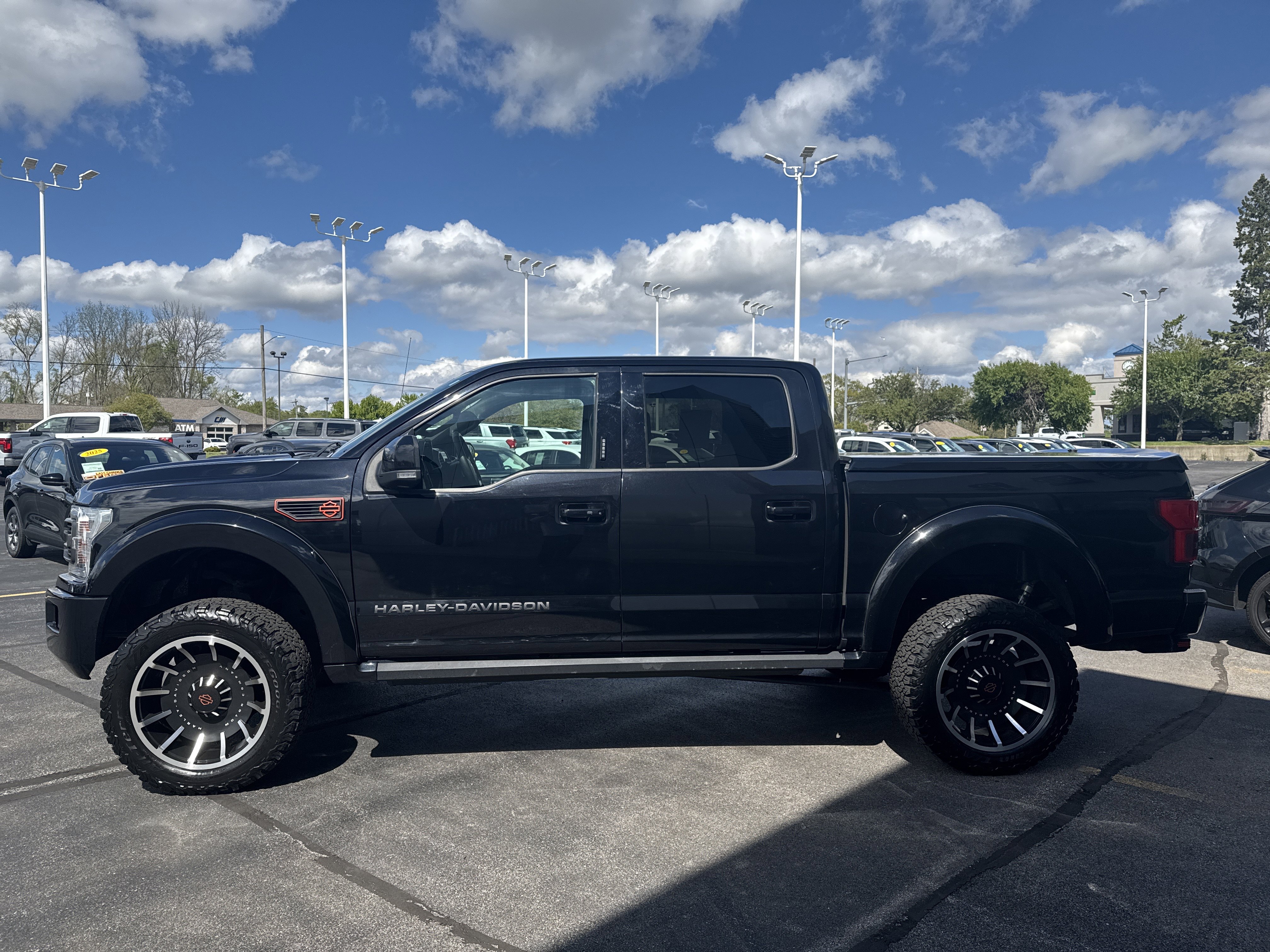 Used 2019 Ford F150 Lariat w/ Equipment Group 502A Luxury AWD/4WD image 9