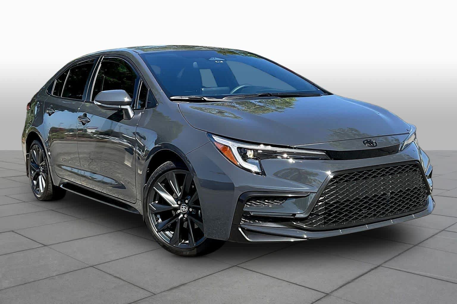 Used 2026 Toyota Corolla SE FWD image 3