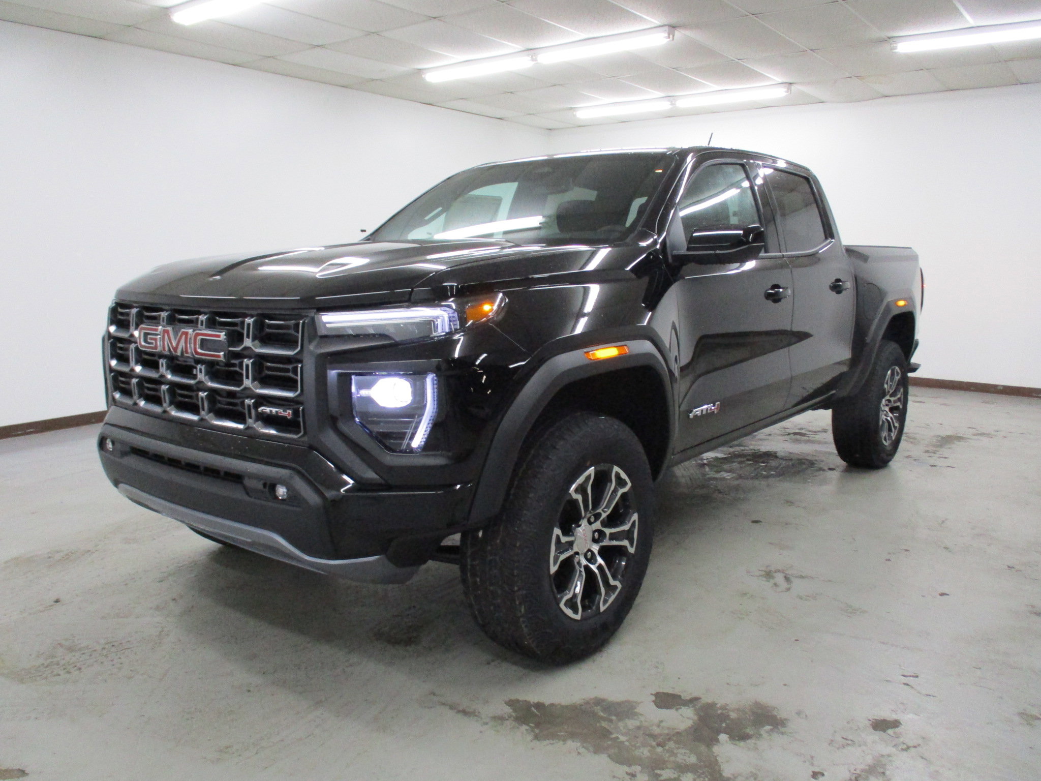 New 2025 GMC Canyon AT4 w/ AT4 Premium Package
