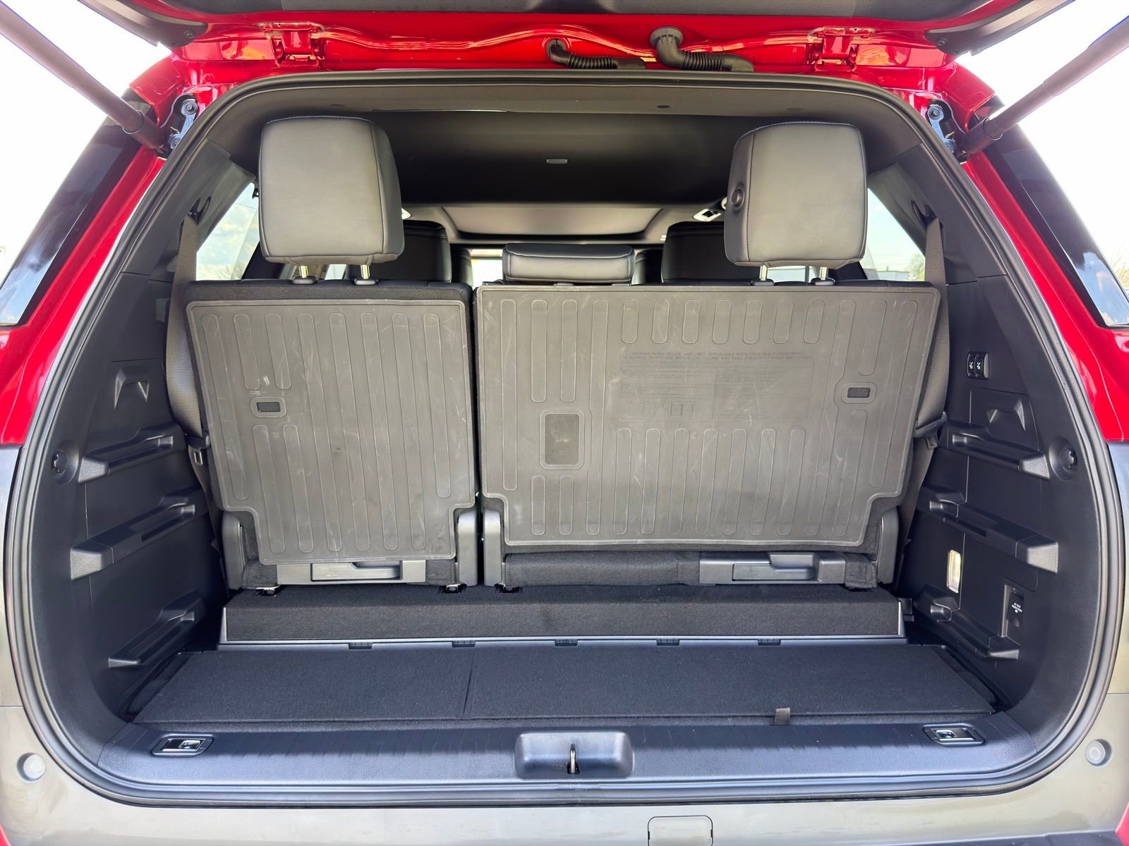 Used 2025 Toyota Sequoia Platinum AWD/4WD image 38