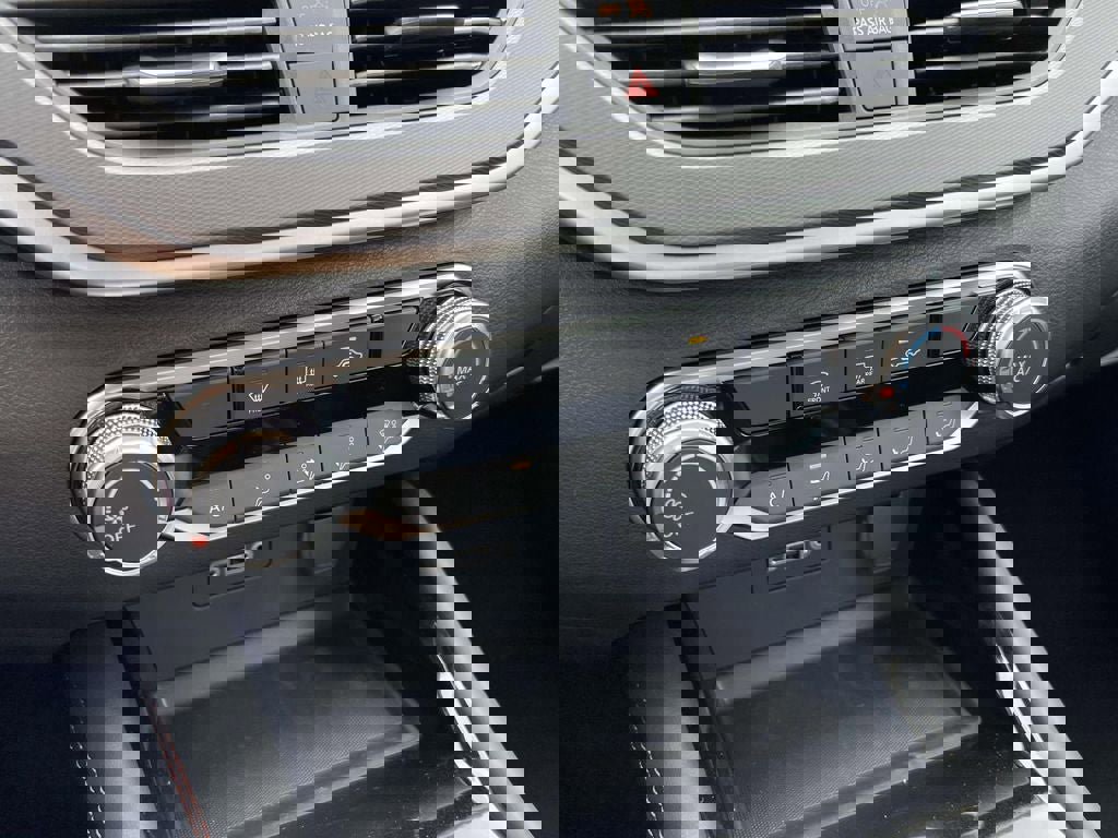 New 2025 Nissan Altima 2.5 SR image 16