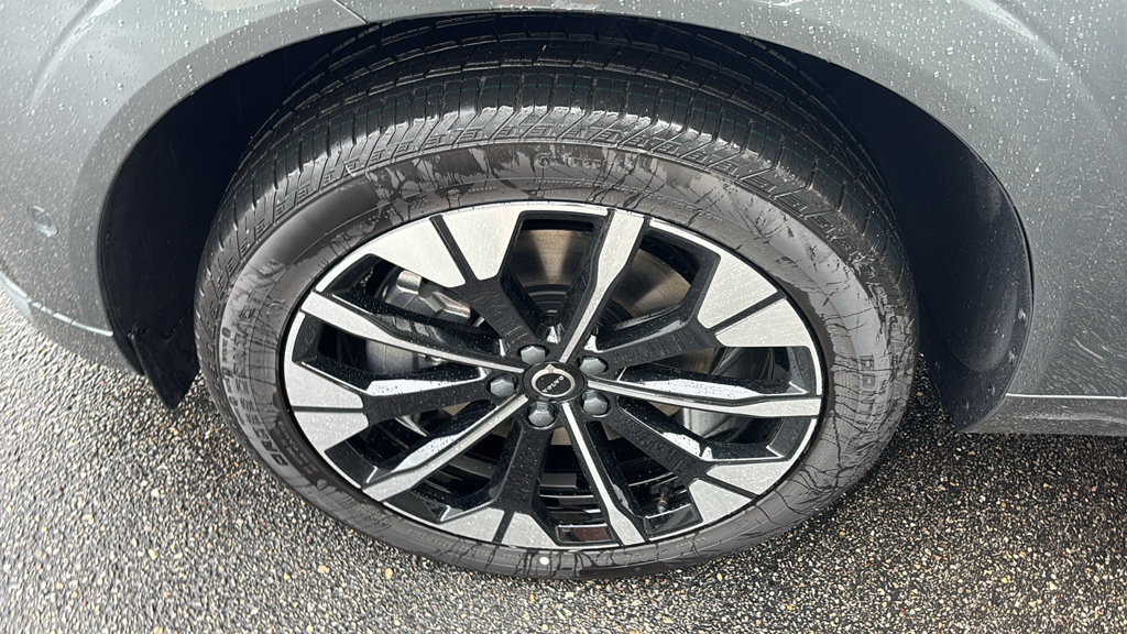 New 2027 Volvo XC60 T8 Plus AWD/4WD image 32