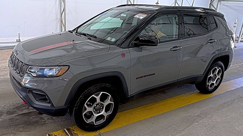 Used 2022 Jeep Compass Trailhawk AWD/4WD image 2