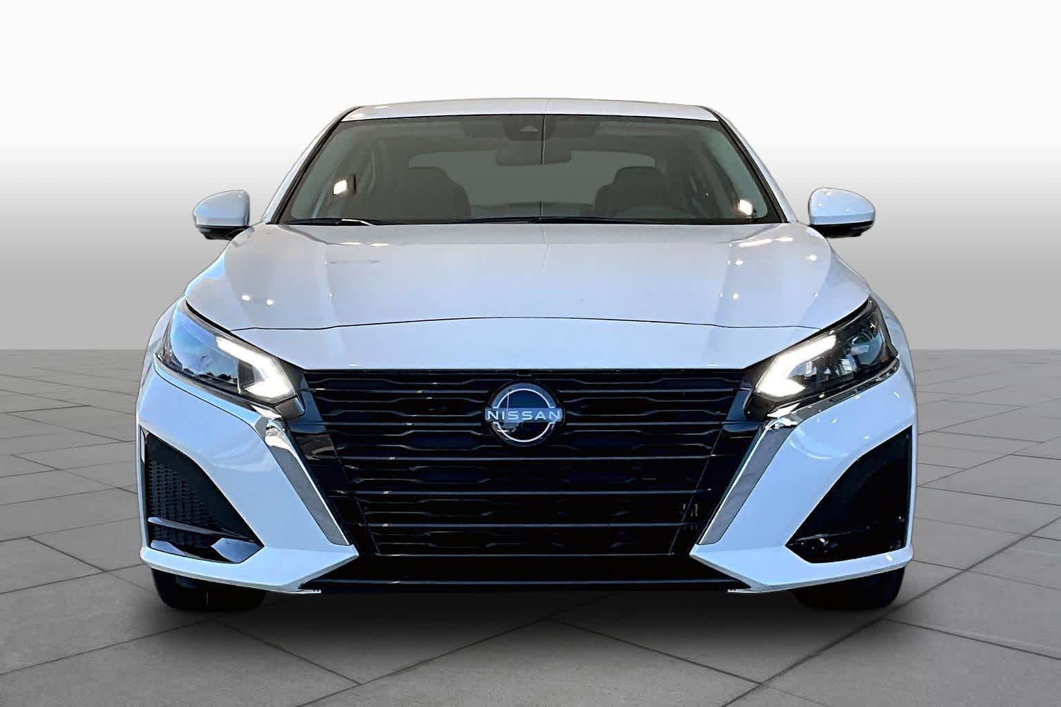 Used 2025 Nissan Altima 2.5 SL FWD image 3