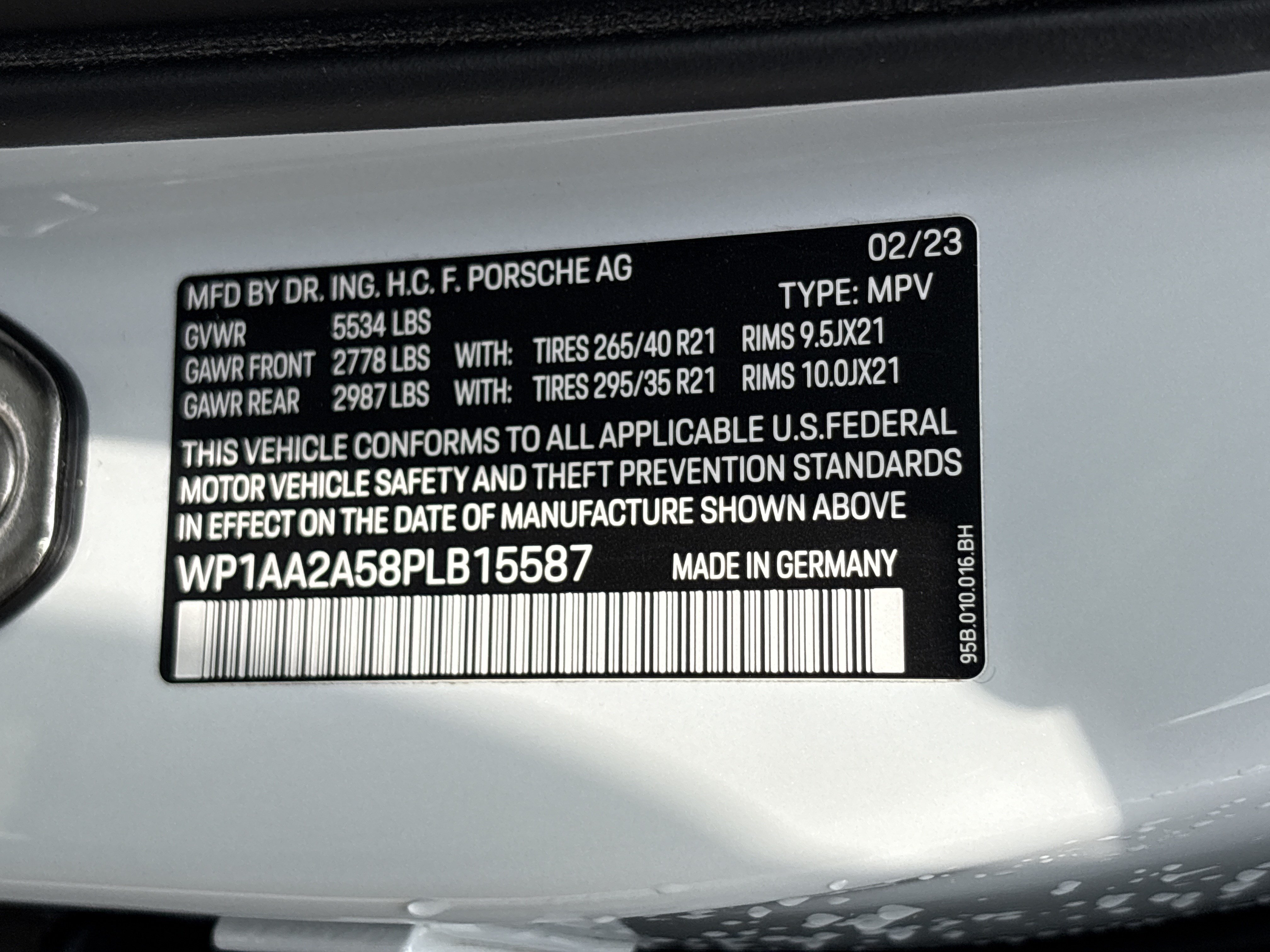 Used 2023 Porsche Macan AWD/4WD image 35