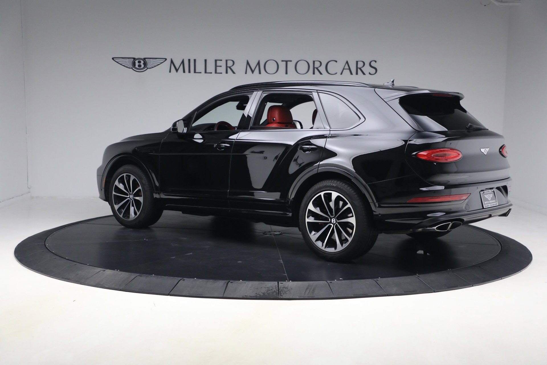 Used 2022 Bentley Bentayga image 4