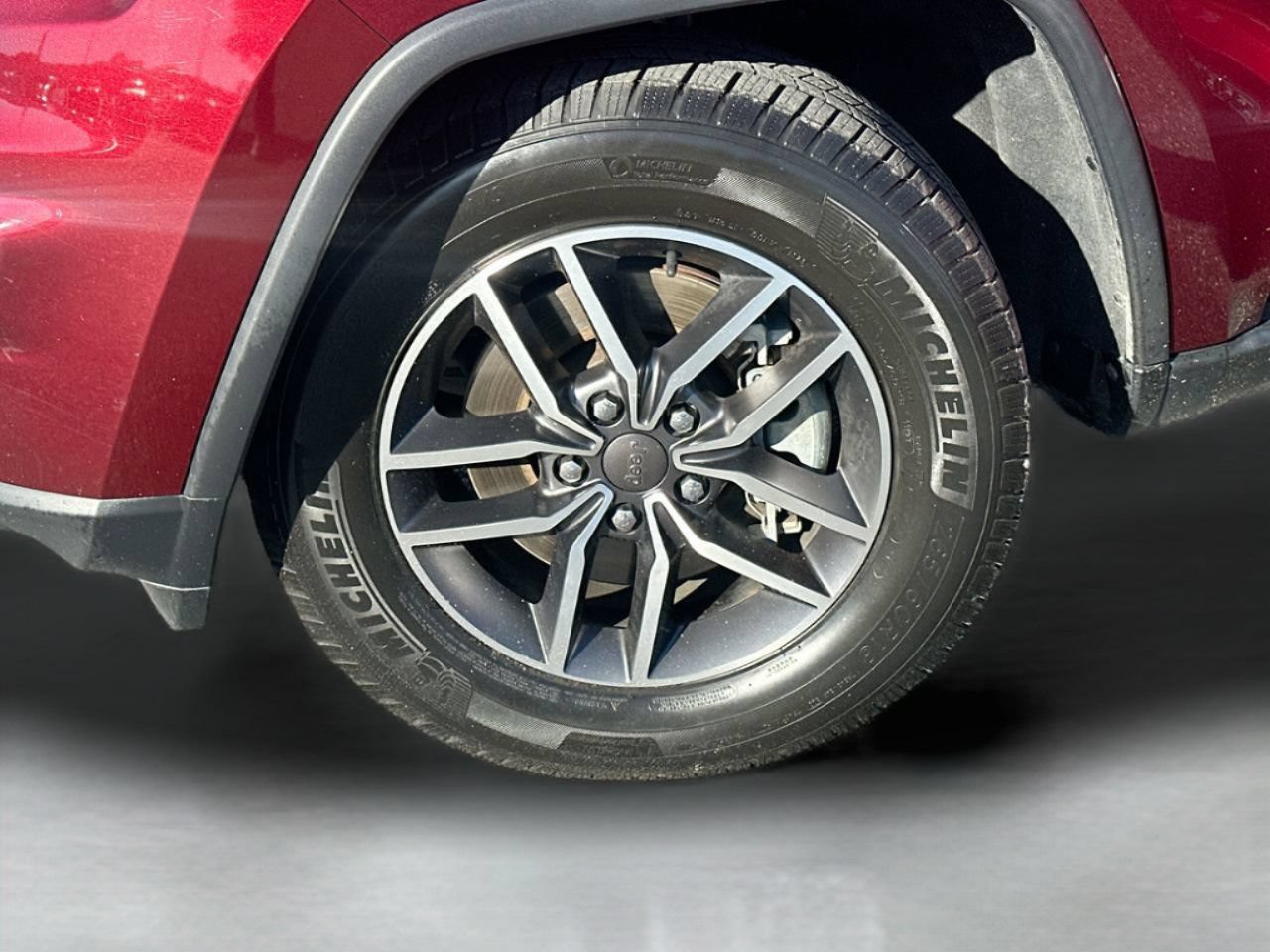 Used 2021 Jeep Grand Cherokee Limited AWD/4WD image 32