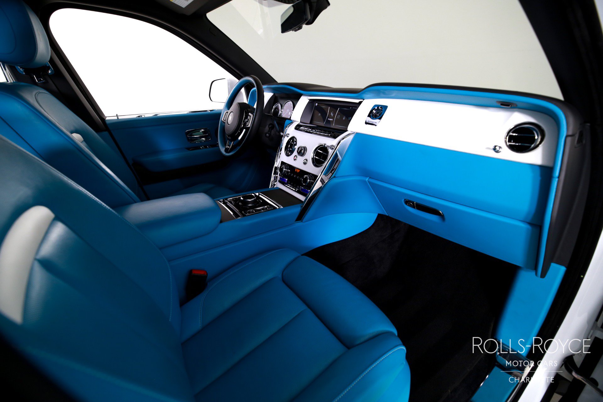 Certified 2024 Rolls-Royce Cullinan AWD/4WD image 35