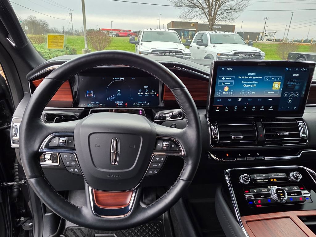 Used 2024 Lincoln Navigator Reserve image 17