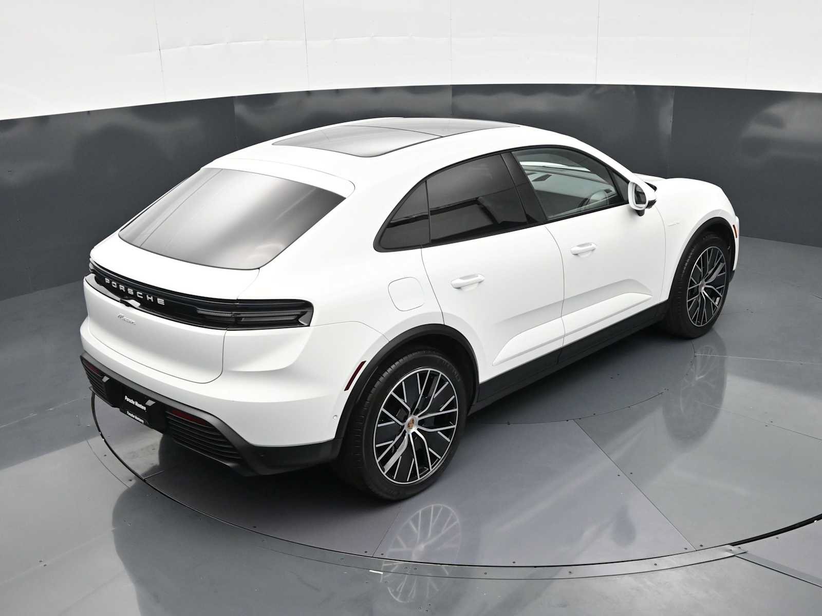 Certified 2025 Porsche Macan Electric RWD image 34