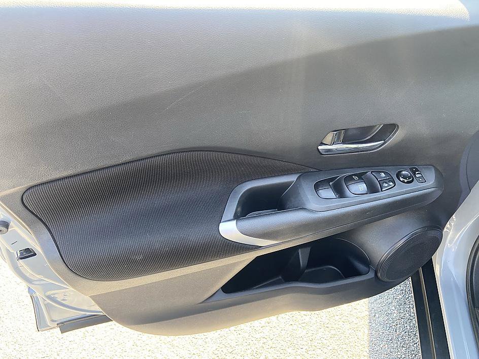 Certified 2022 Nissan Kicks SV FWD image 9